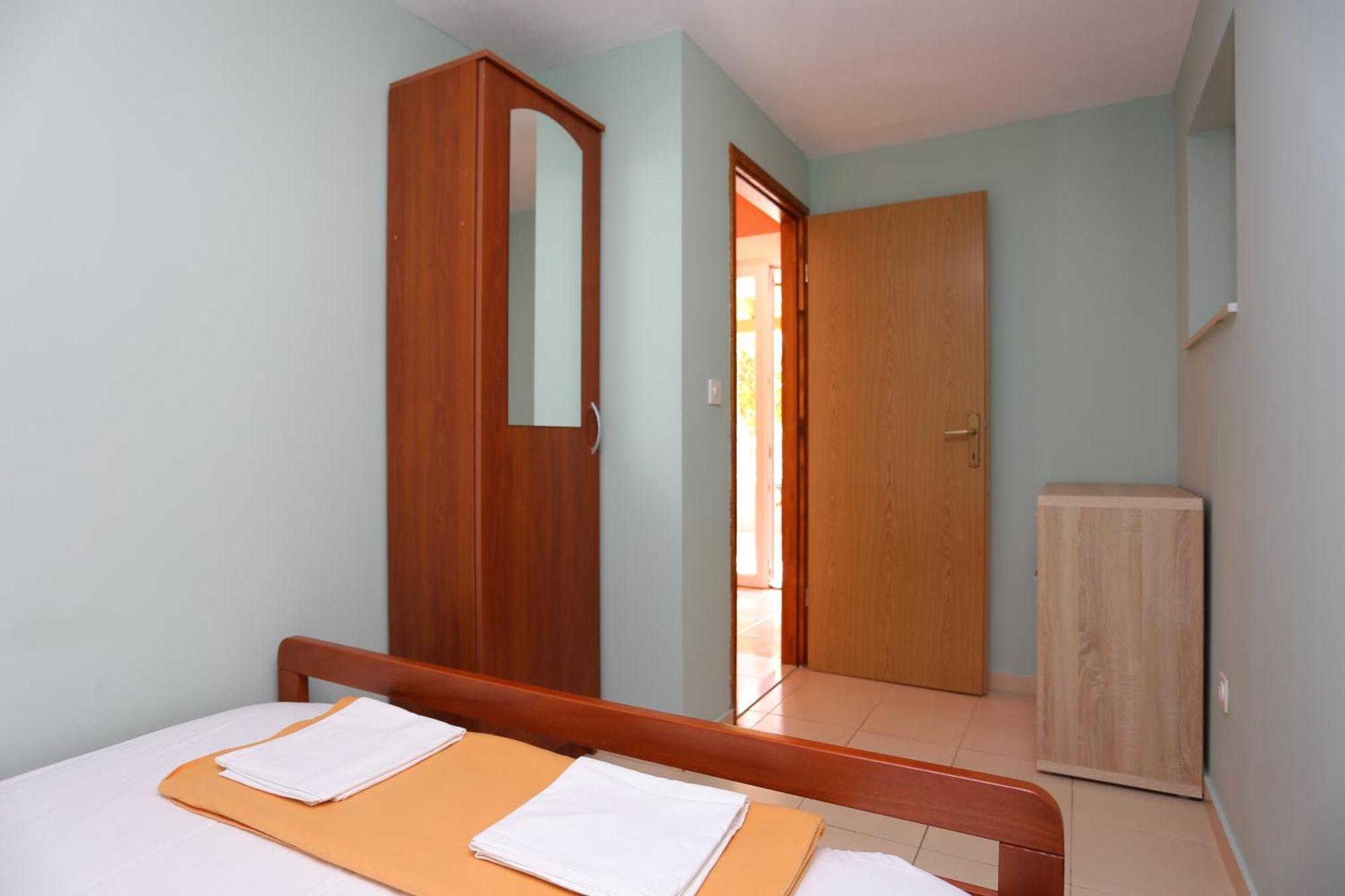 Tice Apartments By The Sea Nemira, Omis - 17039 חדר תמונה